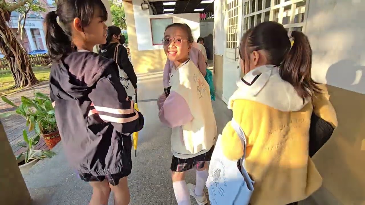 20250305 彰化市中山國小口琴團113學年度全國學生音樂比賽。賽後 搬樂器回教室