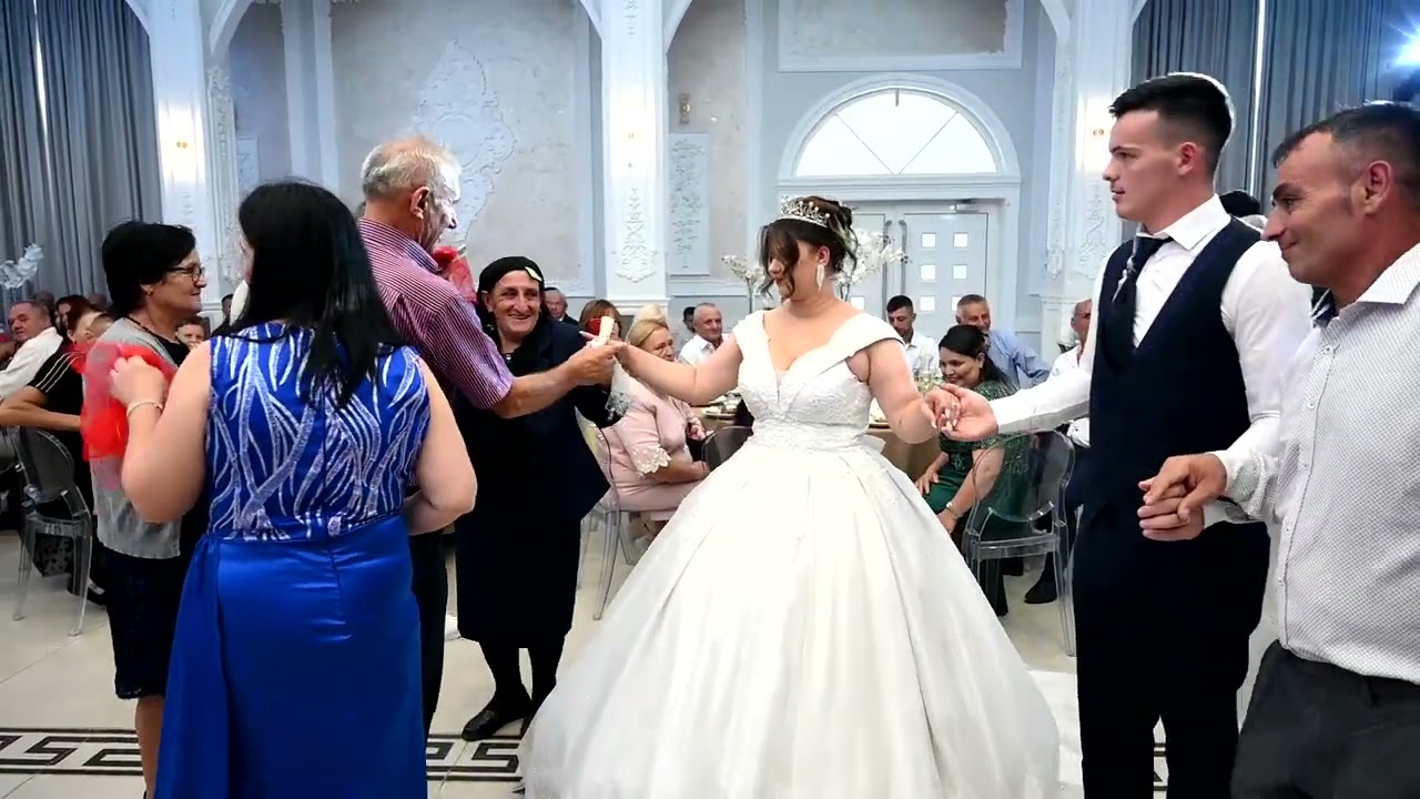 Dasma Lion & Anisa - Lokali Pjesa 1