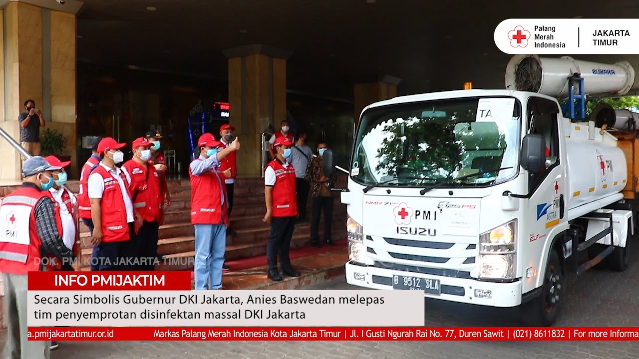 Gubernur DKI Jakarta, Anies Baswedan melepas tim desinfeksi massal Palang Merah Indonesia