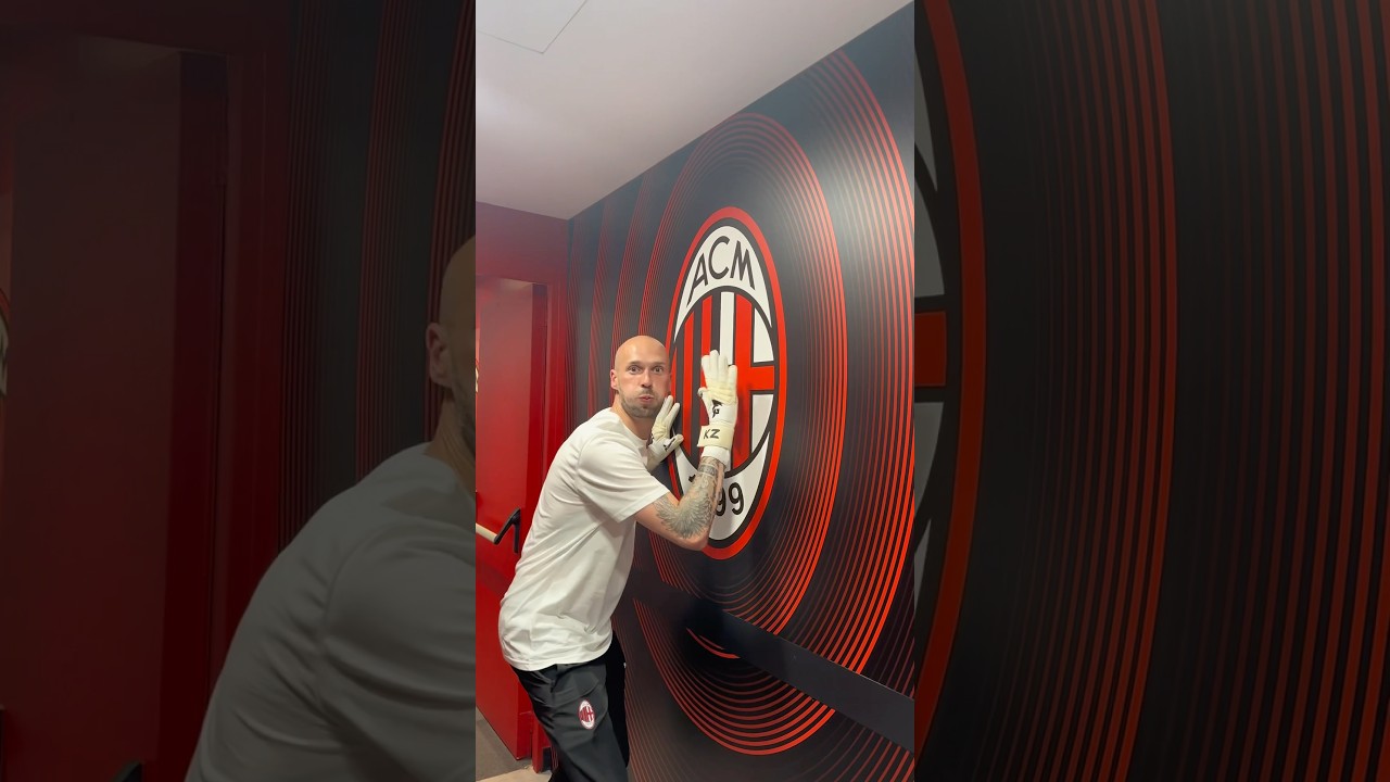 AC 🔴⚫️ or Inter 🔵⚫️? #football #stadium #inter #acmilan #sansiro #soccer #goalkeeper #koenzitoen