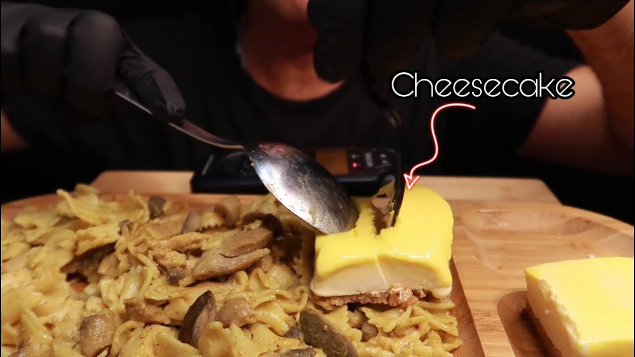KÖRİLİ MANTARLI TAVUKLU VE CHEESECAKELİ MAKARNA MUKBANG🍛