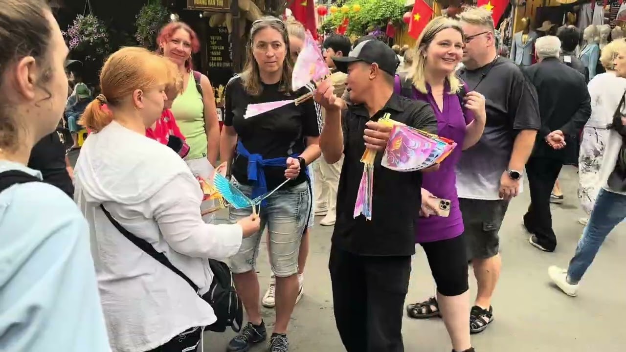 1.2.2026 Vietnam den 9. Poprvé nám prší. Večer byl festival lampionů v Hoi an