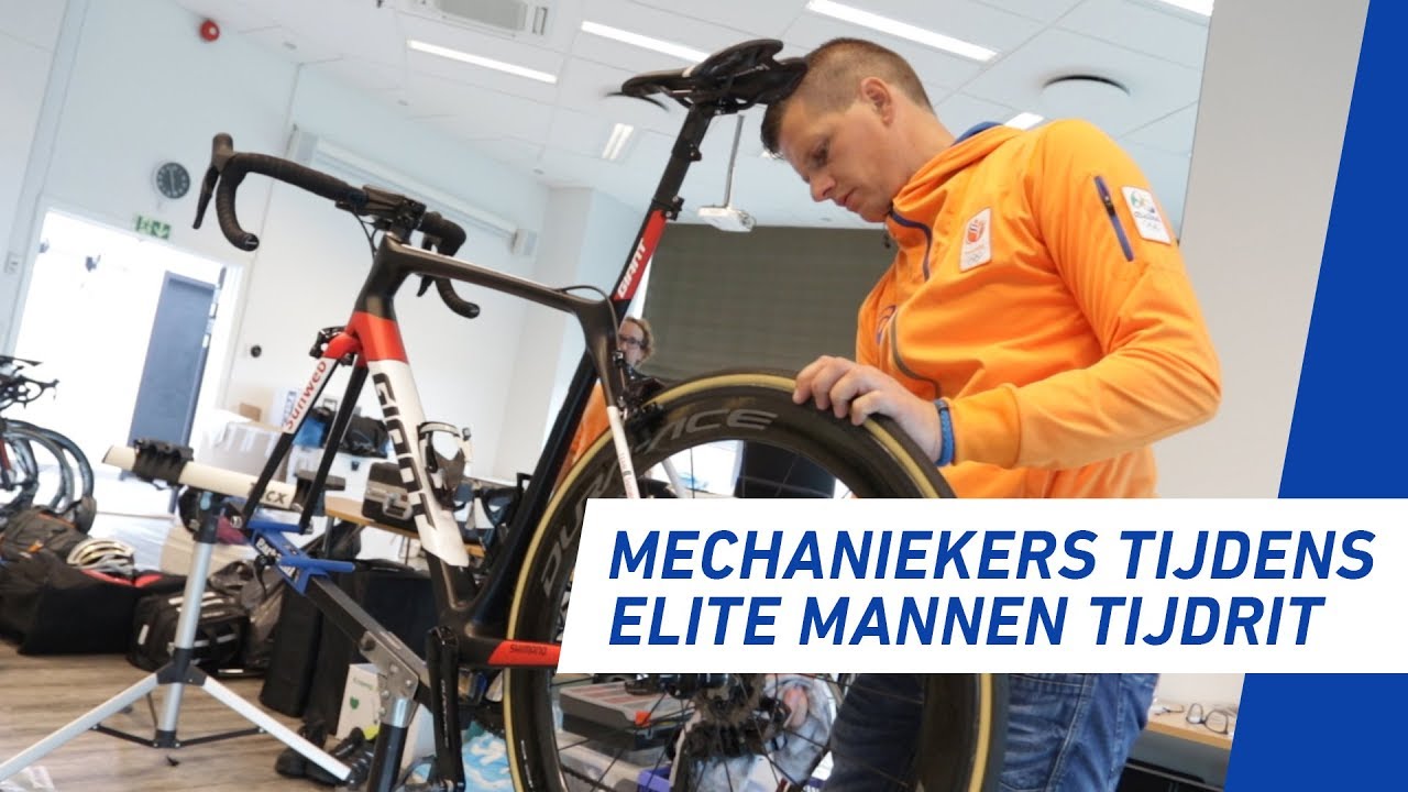 IN BEELD - Mechaniekers tijdens Elite mannen tijdrit