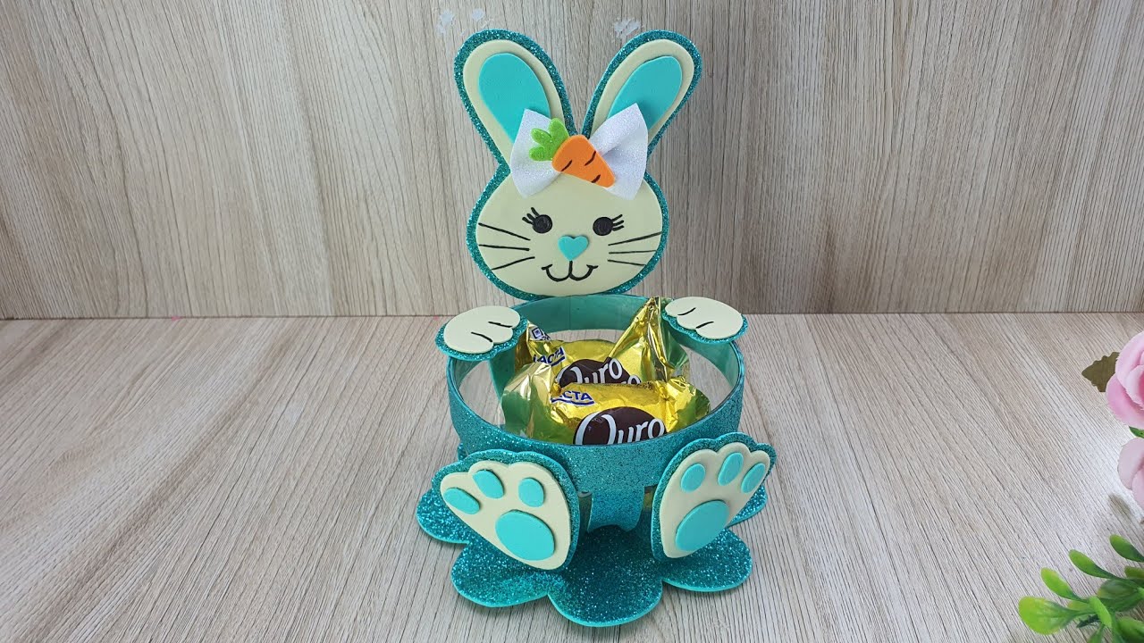 Lembrancinha de Páscoa com Garrafa PET e E.V.A – Coelhinho Porta Bombom Fácil e Lindo! 🐰💝