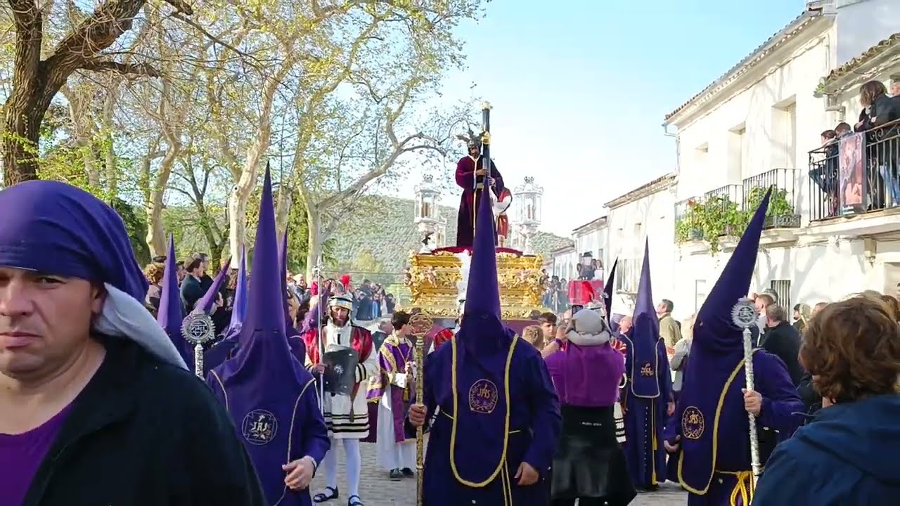 Ntro. Padre Jesús Nazareno de Guadalcanal en la subida de C/Palacio...