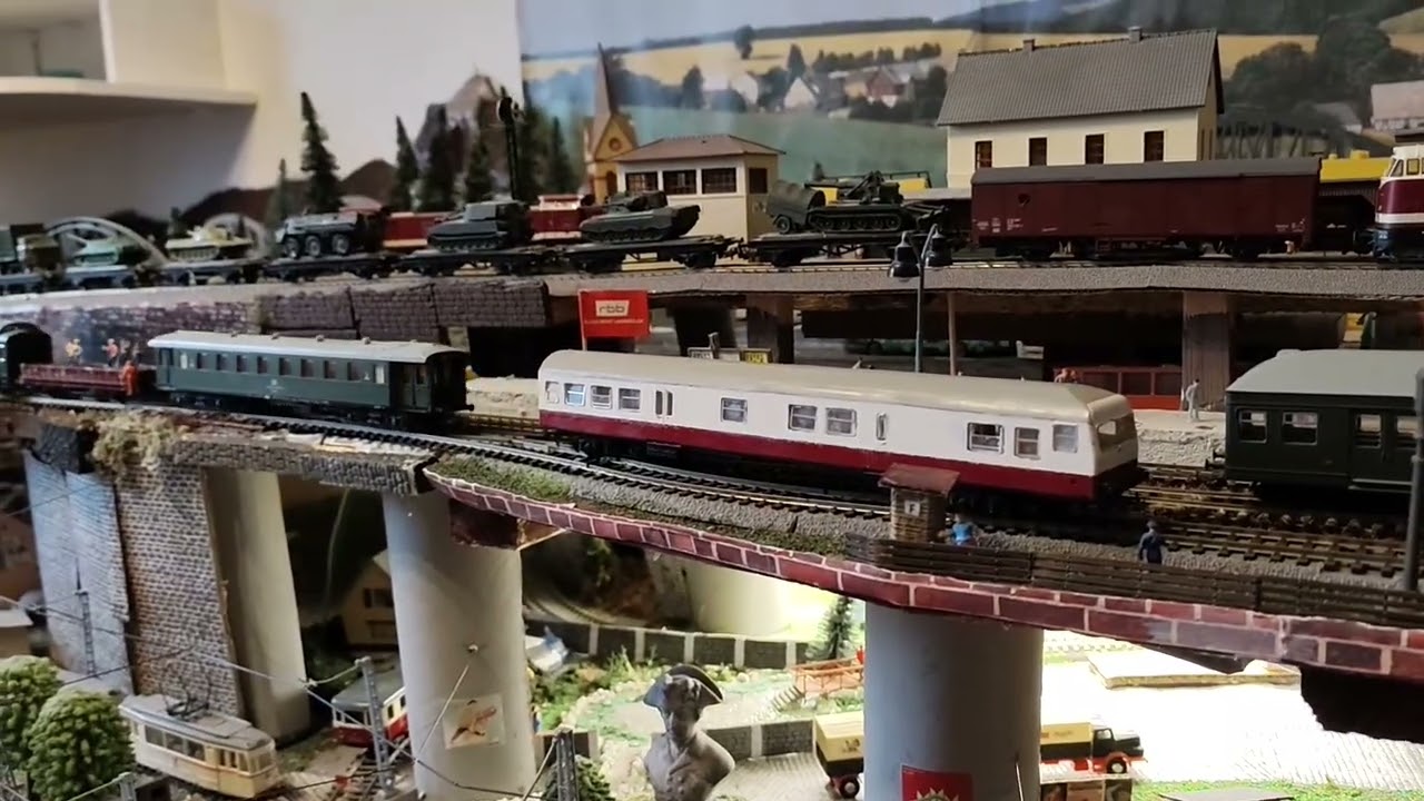 BR 106 256-1 mit LEW Messwagen am Haken Spur H0 