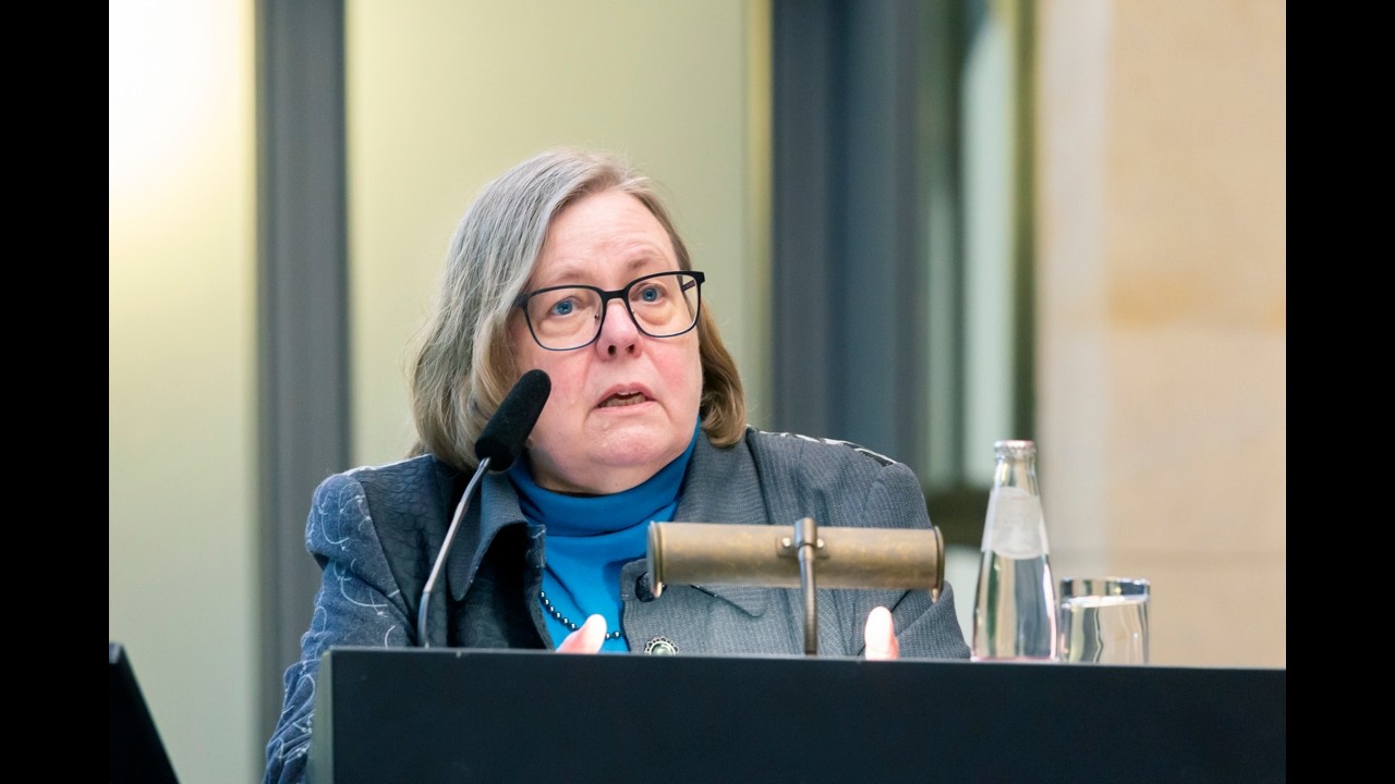 Zur Detektion KI-generierter Materialien - Prof. Debora Weber-Wulff; Diskussion mit Dr. Anne Krüger