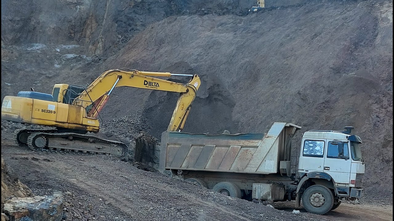 رانندگی با کامیون  ایویکو در معدن سنگ آهن          driving dump truck iveco  turbo  330