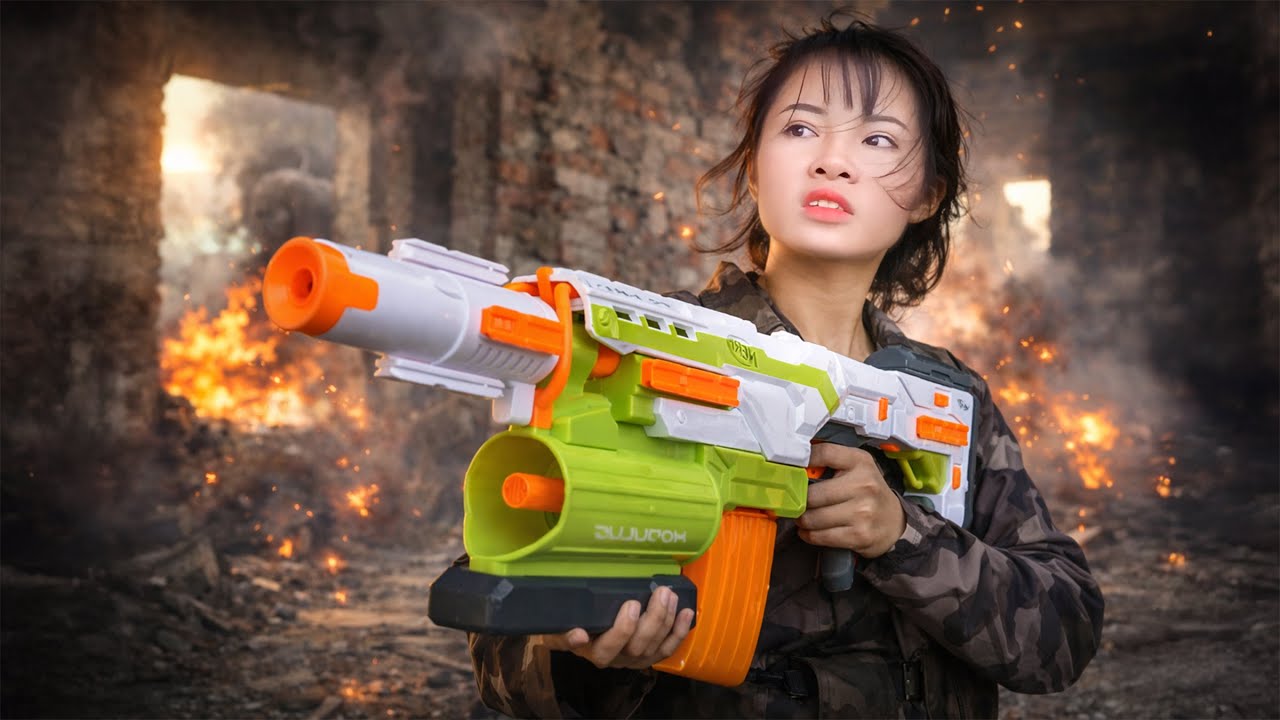 XGirl Nerf Films: Железный Человек в реальной жизни против огромной орды зомби | Миссия по оборон...