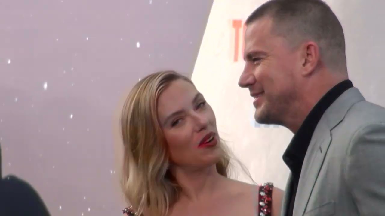 TO THE MOON Berlin Premiere Red Carpet SCARLETT JOHANSSON & CHANNING TATUM Photocall Germany Fans