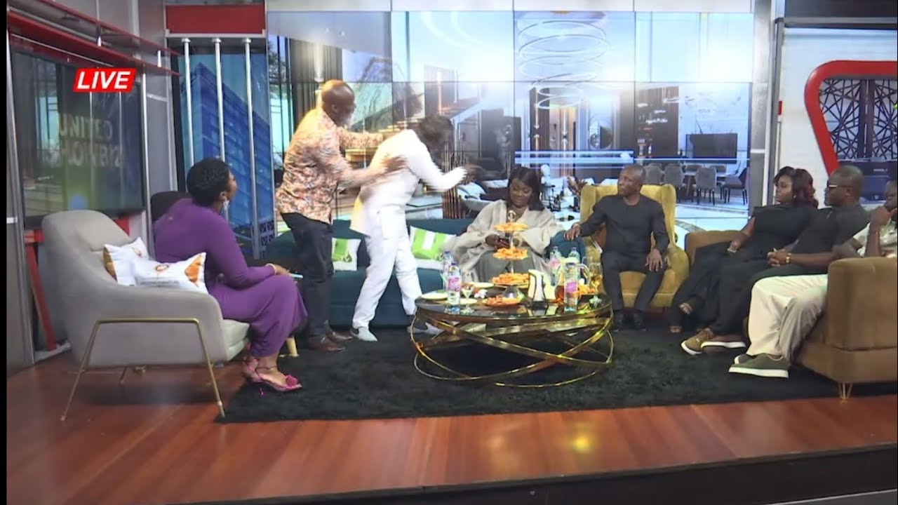 Kyrɛsɛ Papa Shee Nearly Beat Mc Yaa Yeboah On United Showbiz oo 😂😂😂Eei This Man-Here’s Why