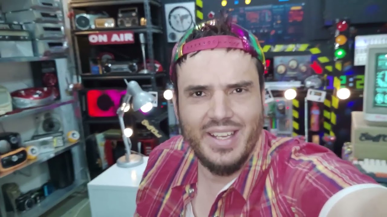 Распаковка, обзор и тестовые кадры цифровой камеры 5K UHD CD-R2H. Откидной экран, выдвижная подсв...