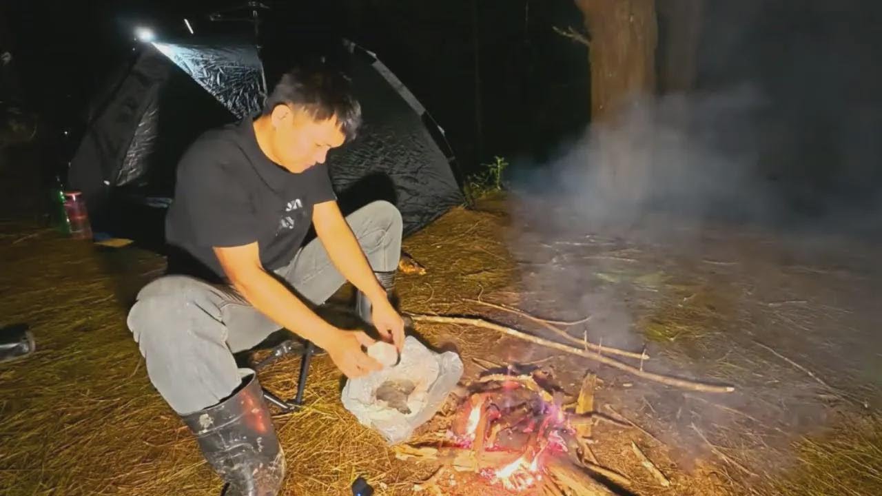 Camping im stillen Wald – Entspannung am Lagerfeuer