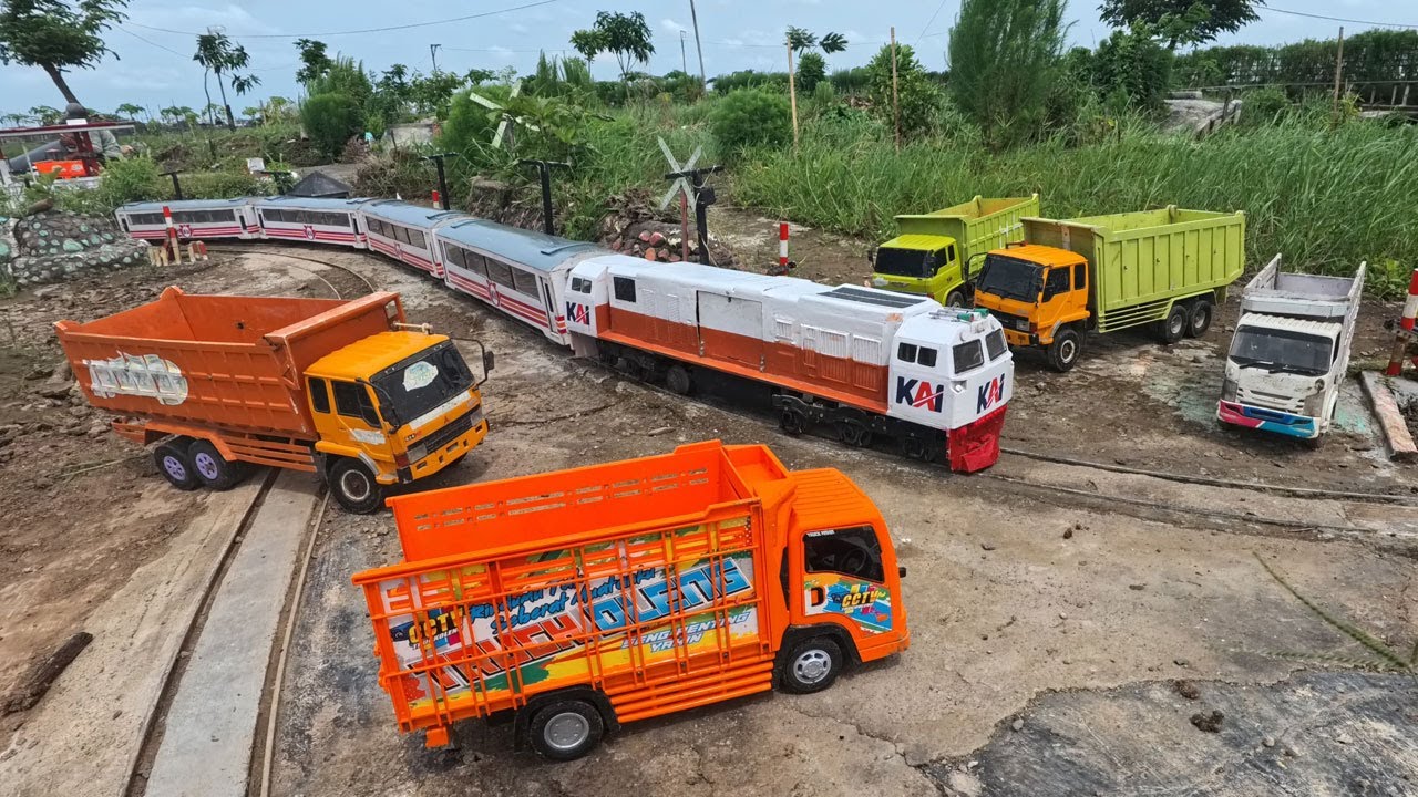 Melaju Cepat di Perlintasan Kereta Api Panjang Lokomotif CC206 Narik Gerbong Ekonomi Lewat Tanjakan