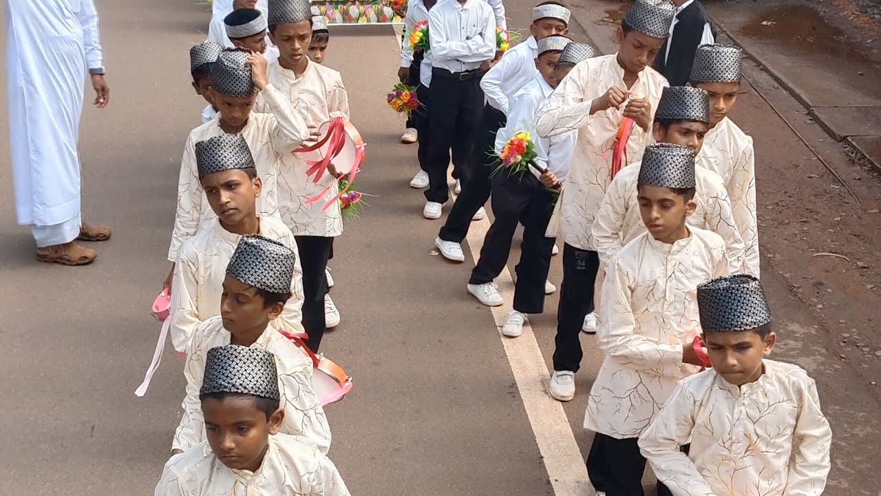 പറുദീസയിലുണ്ടൊരു മുല്ല എന്ന ഗാനത്തിന്റെ ദഫ് കളി തീണ്ടാപ്പാറ മദ്രസയിലെ കുട്ടികൾ തകർത്തു കളിച്ച ദഫ് 