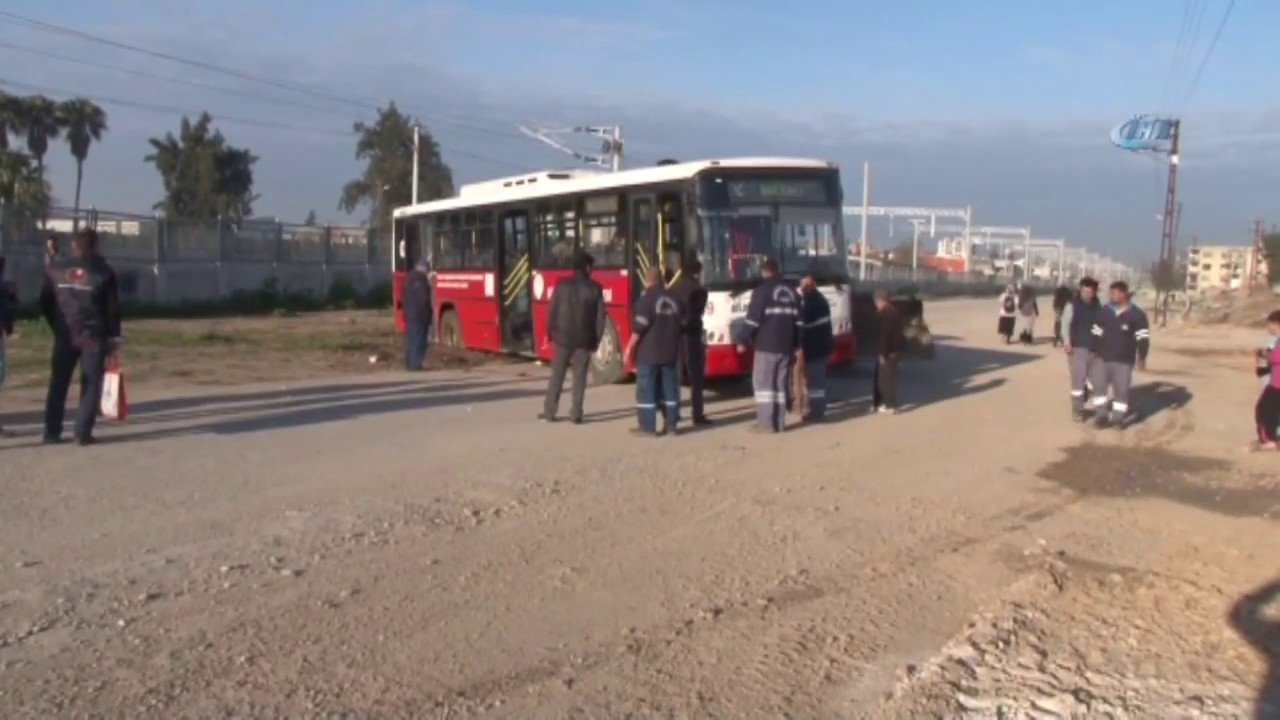 Kadın Otobüs Şoförü Çamura Saplandı