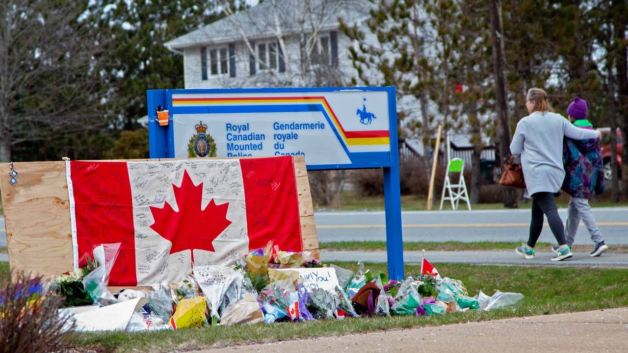 Canadians pay tribute to the heroes and victims killed in Nova Scotia rampage