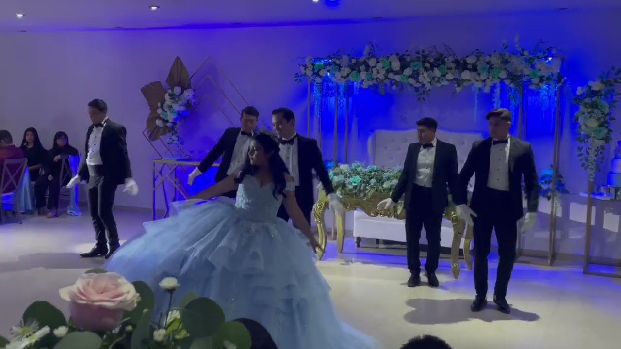 Vals con chambelanes, Halo -beyonce