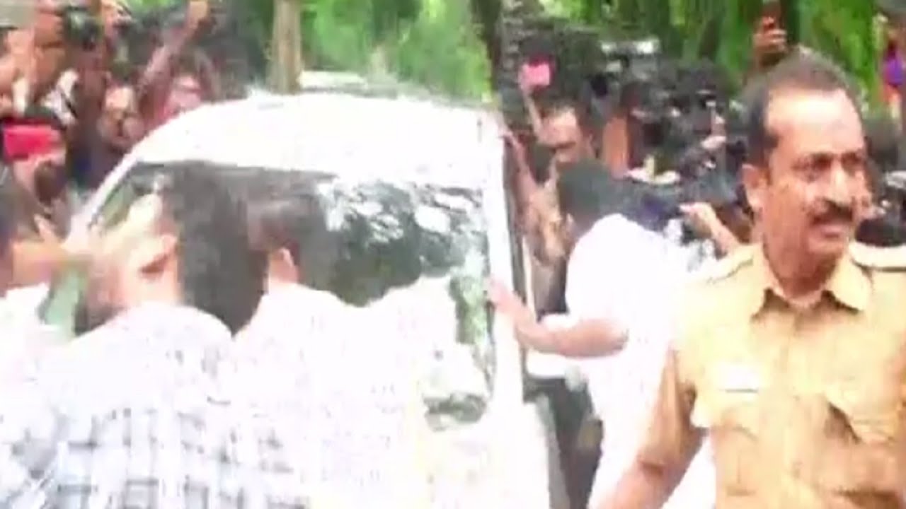 സുരക്ഷ മേഖലയിൽ വി.സിയെ തടഞ്ഞു; സമരം ശക്തമാക്കി കെ.എസ്.യു  | KSU protest
