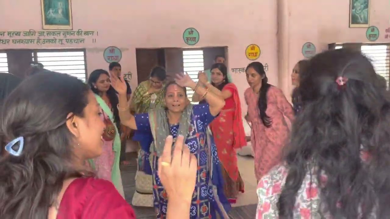 Govind Tumhare charno me ek Prem pujari aaya hai - Nandgaon Vrindavan special kirtan dance