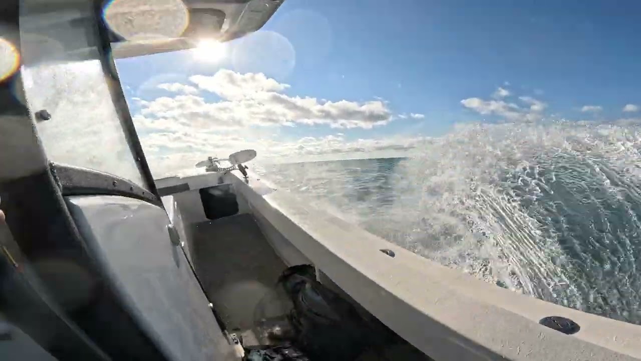 Eastward horizon 3000 40mph following sea
