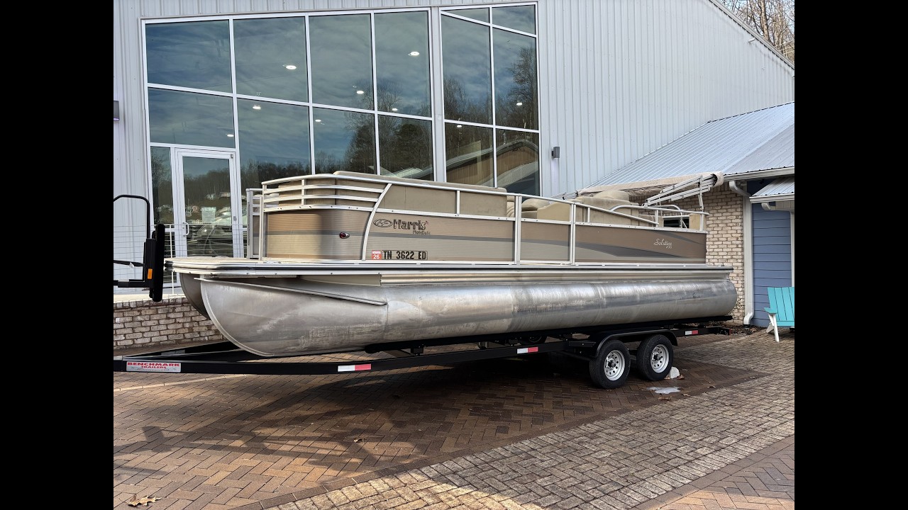 Pre-Owned 2011 Harris Solstice 230 from AQUAKNOX MARINE