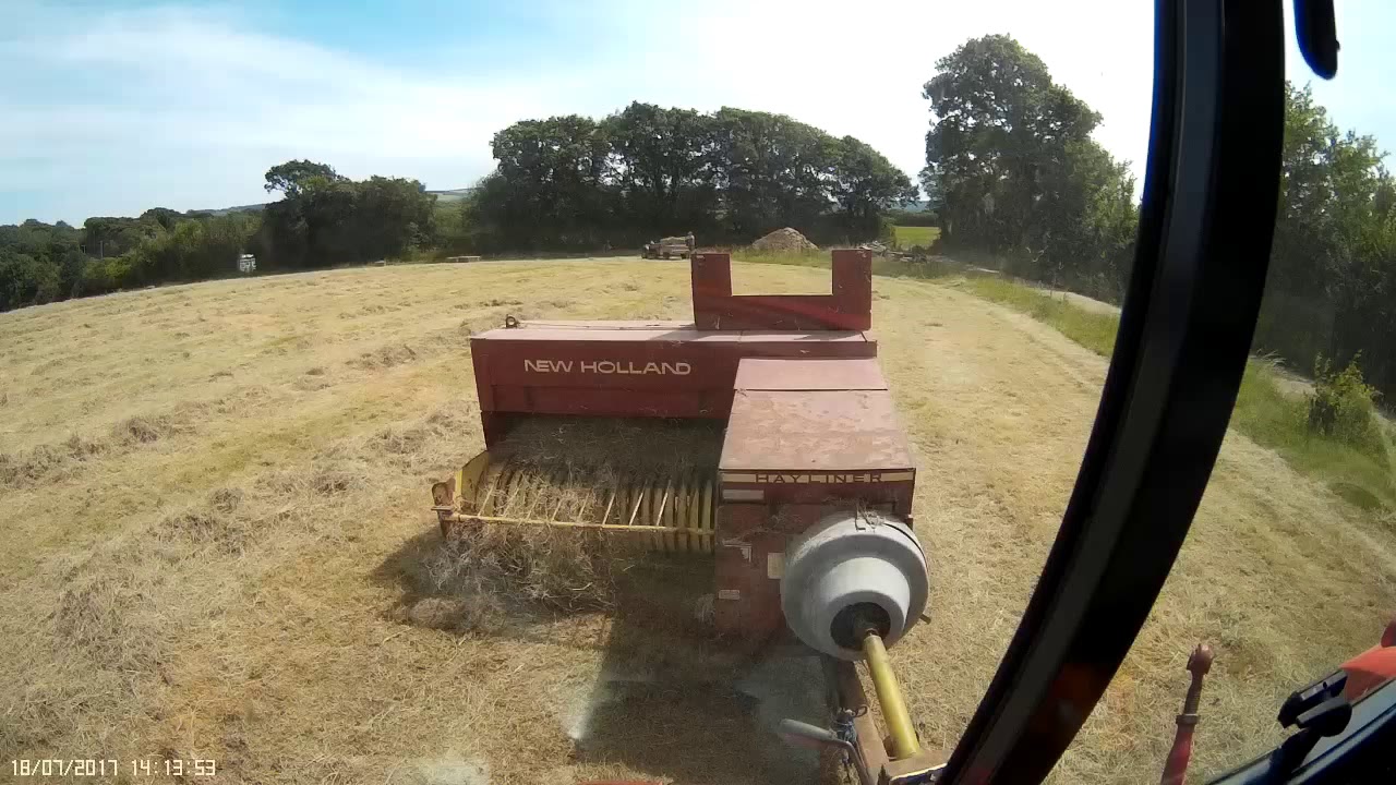Holland 386 Conventional Baler for sale.