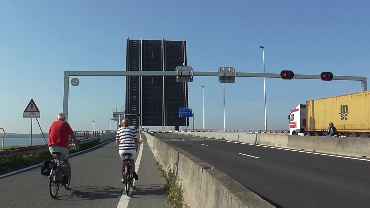 Brugopening Haringvlietbrug Numansdorp Basculebrug/ Drawbridge/ Pont Basculant/ Zugbrücke