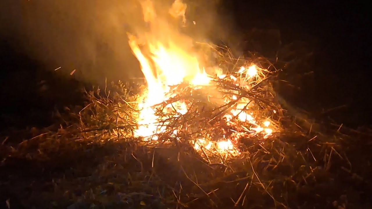 Fuoco 🔥 che brucia scoppietta scoppiettante rilassante 