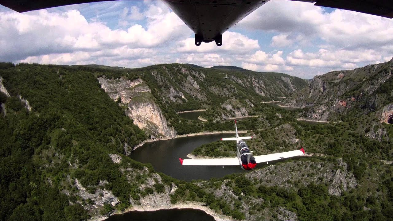 Školsko-borbeni avion V54 lasta