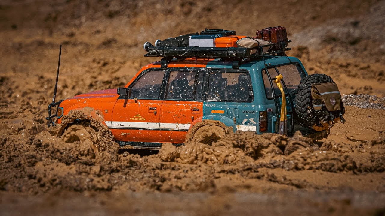toyota Land Cruiser LC80 Mitsubishi Pajero Mud off road after rain