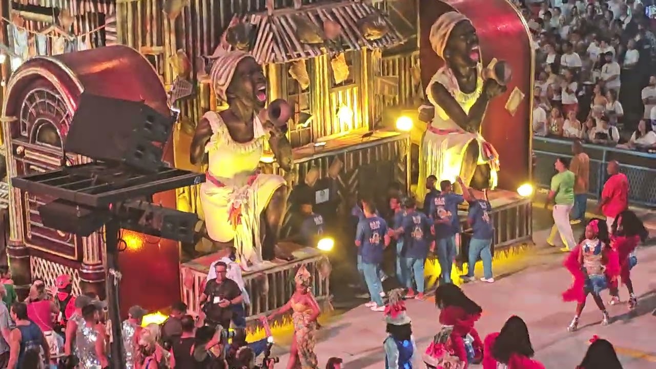 2026FEB16 Brazil, Rio De Janeiro,  Carnival, Sambadrome, school performance3