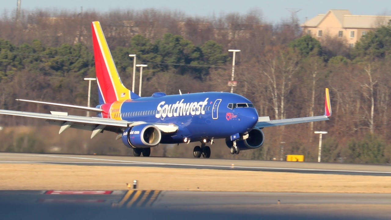 Plane spotting at BNA / Nashville international 2