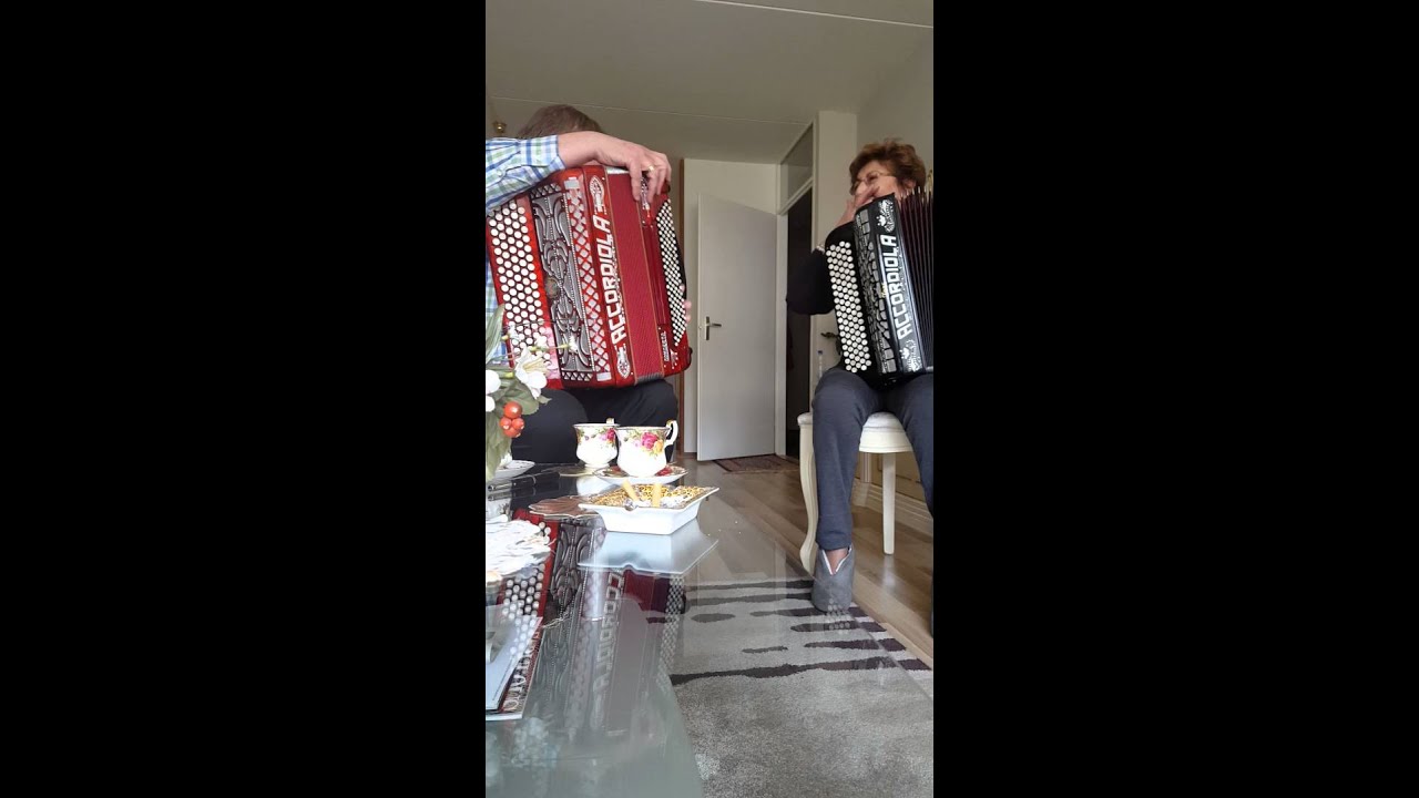 Duo heesbeen samen met toos lekker ouderwets gezellig