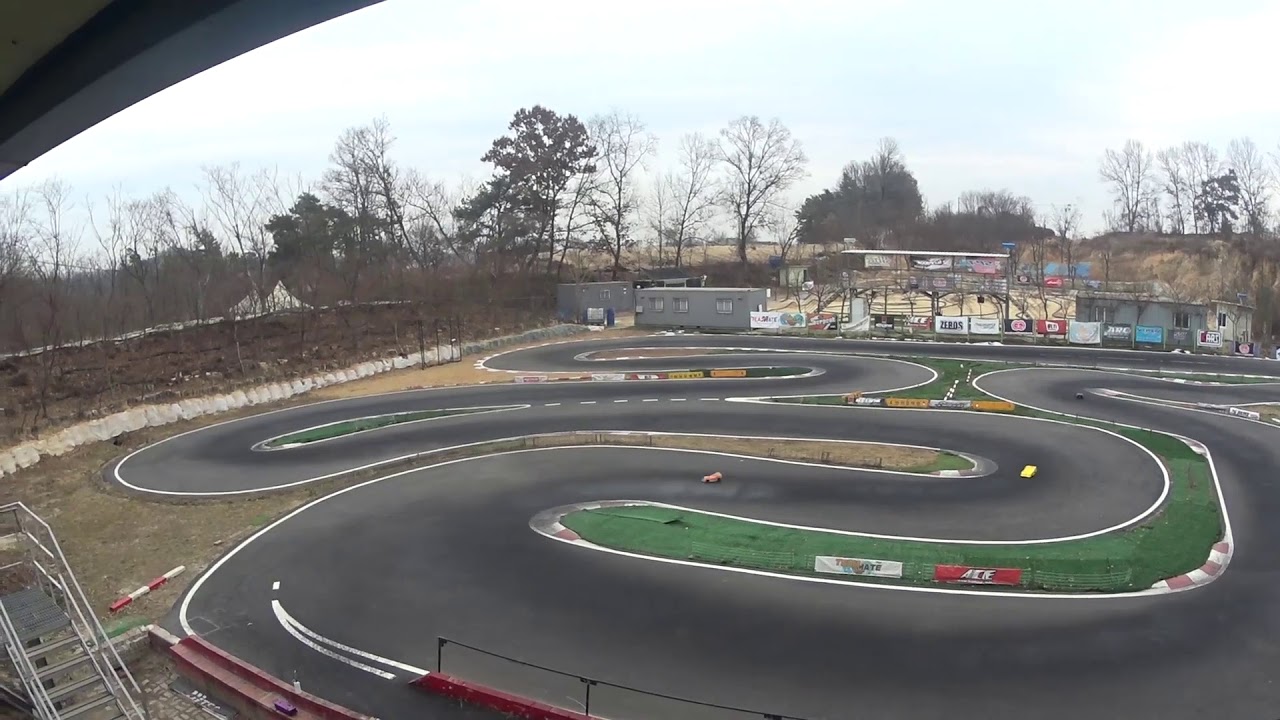 serpent 748e Pure Conversion 4.5t 2s vs serpet 977e 2250kv 4s