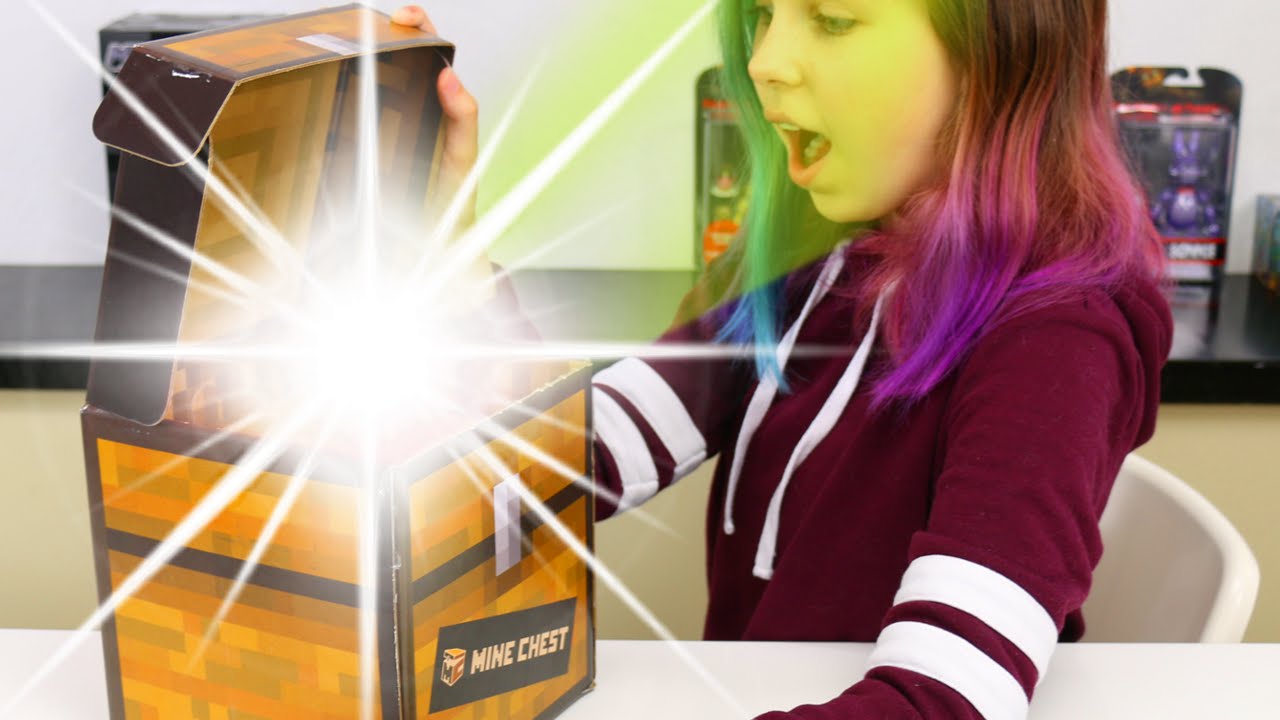 MINECRAFT OFFICIAL MONTHLY MINE CHEST SURPRISE OPENING | RADIOJH AUDREY