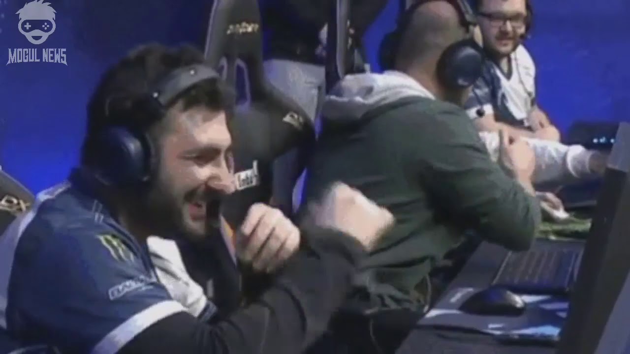 KuroKy talking to their Chinese stand-in Shadow.