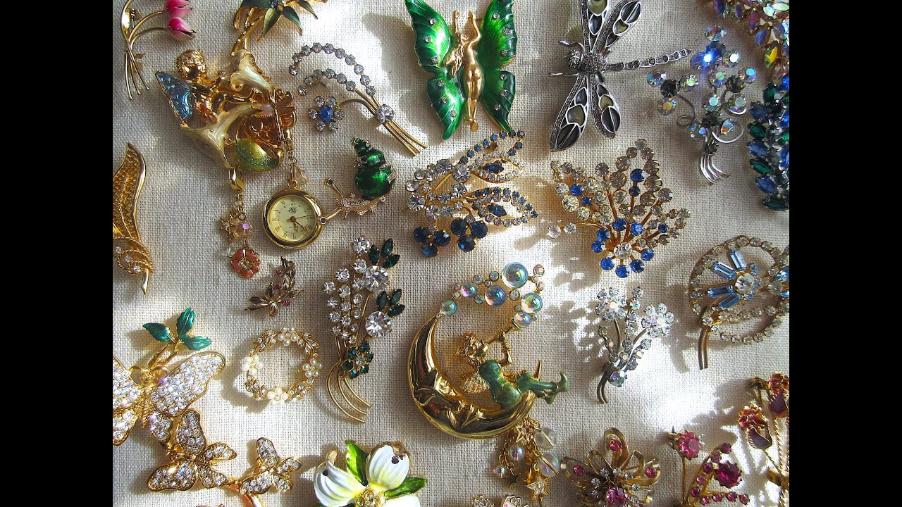Vintage, magical, woodland fairy brooch display including Kirks Folly.  #vintagejewelry #brooch