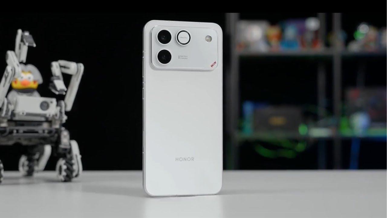Honor Win RT Review: 10,000mAh + Built-in Fan? This Phone is INSANE! 🤯