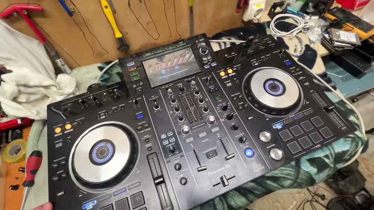 Pioneer XDJ-RX2 A fele nem megy