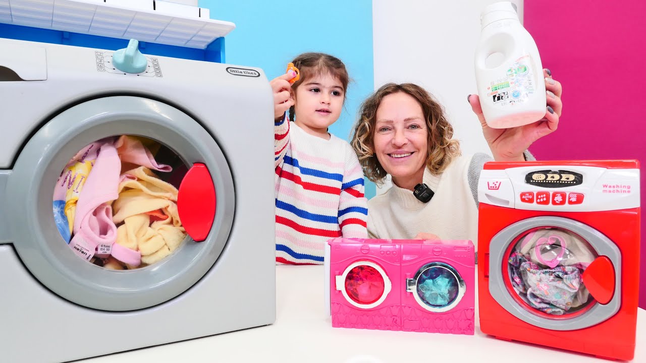 Oyuncak açılımı. Nicole ve Defne yeni büyük boy çamaşır makinesi alıyor. Evcilik oyunları