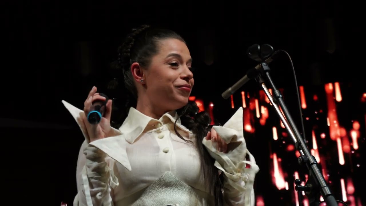 Mi-am pus busuioc in par - Interpreteaza Eugenia Nicolae impreuna cu Orchestra Filarmonicii Oltenia