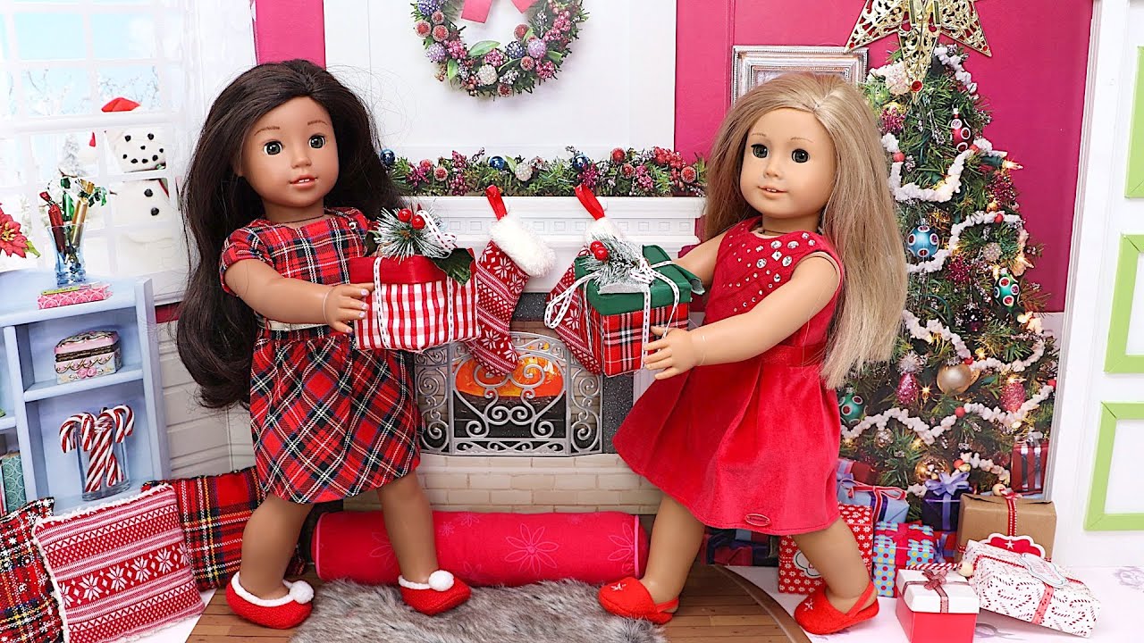 Doll sisters decorate the dollhouse with Christmas tree, stockings and festive dresses! Play Dolls