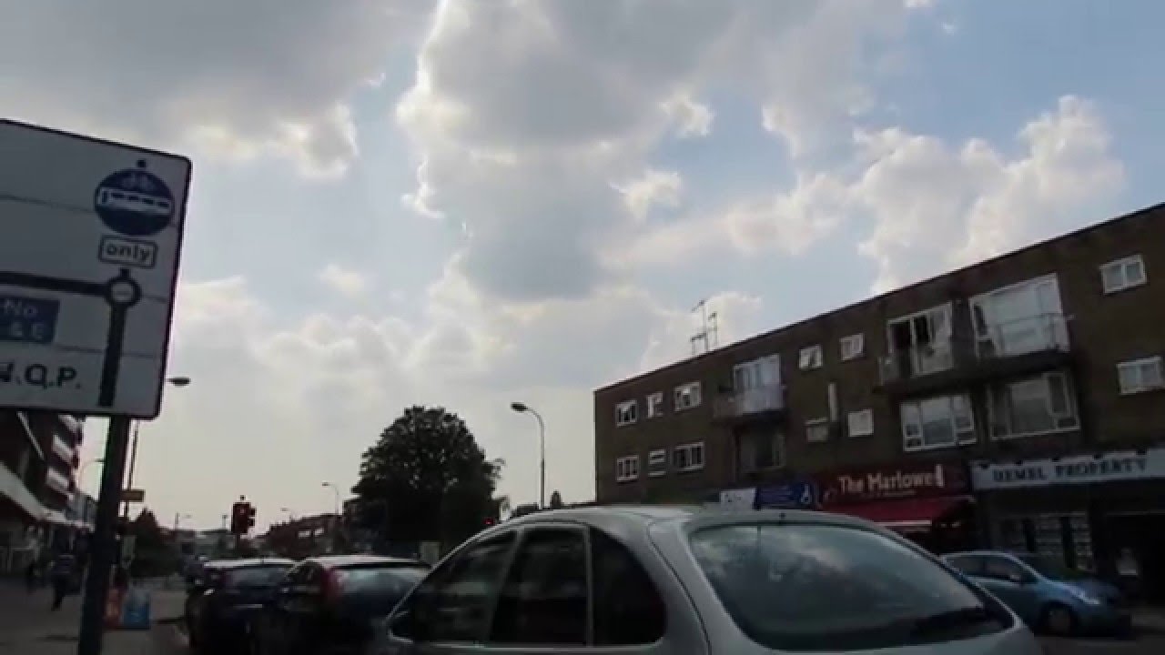 Walk to Hemel Hemstead Town Centre from Adeyfield Road in Hertfordshire