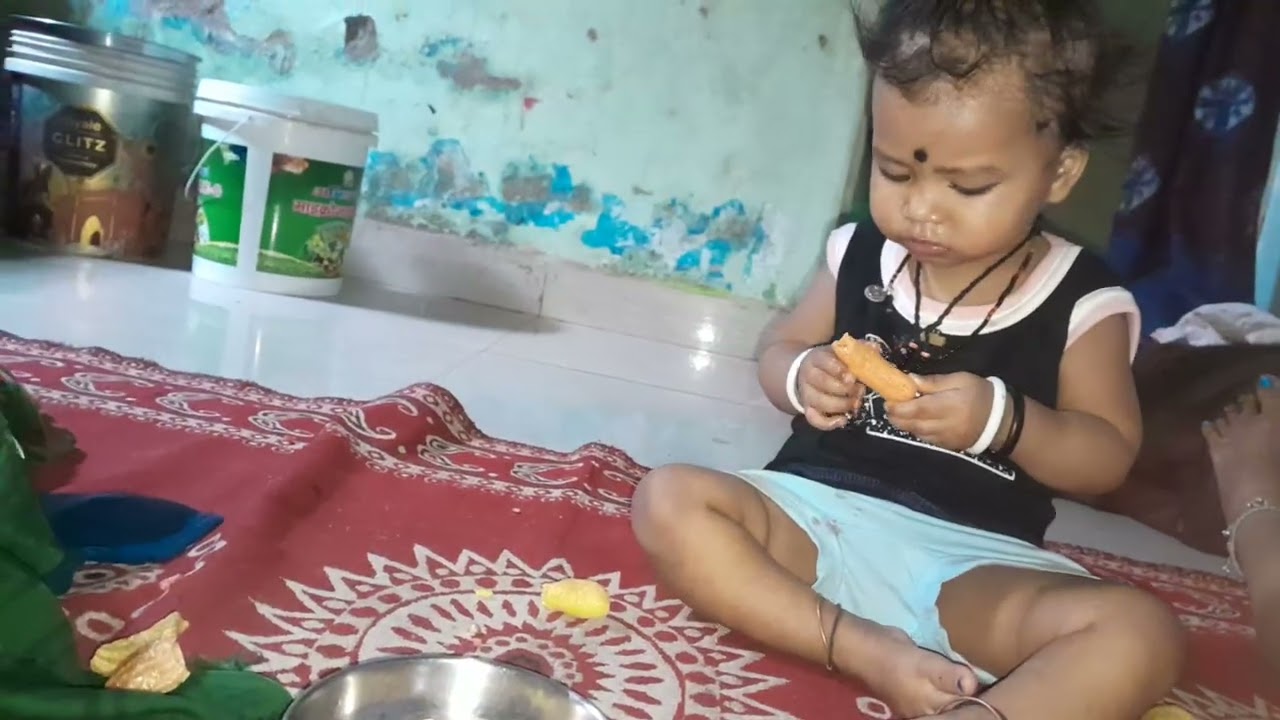 Finger #papad kha rahi hai sahor dekho khane ki  #cutebaby #babyvideo #youtube @MyHena1712 