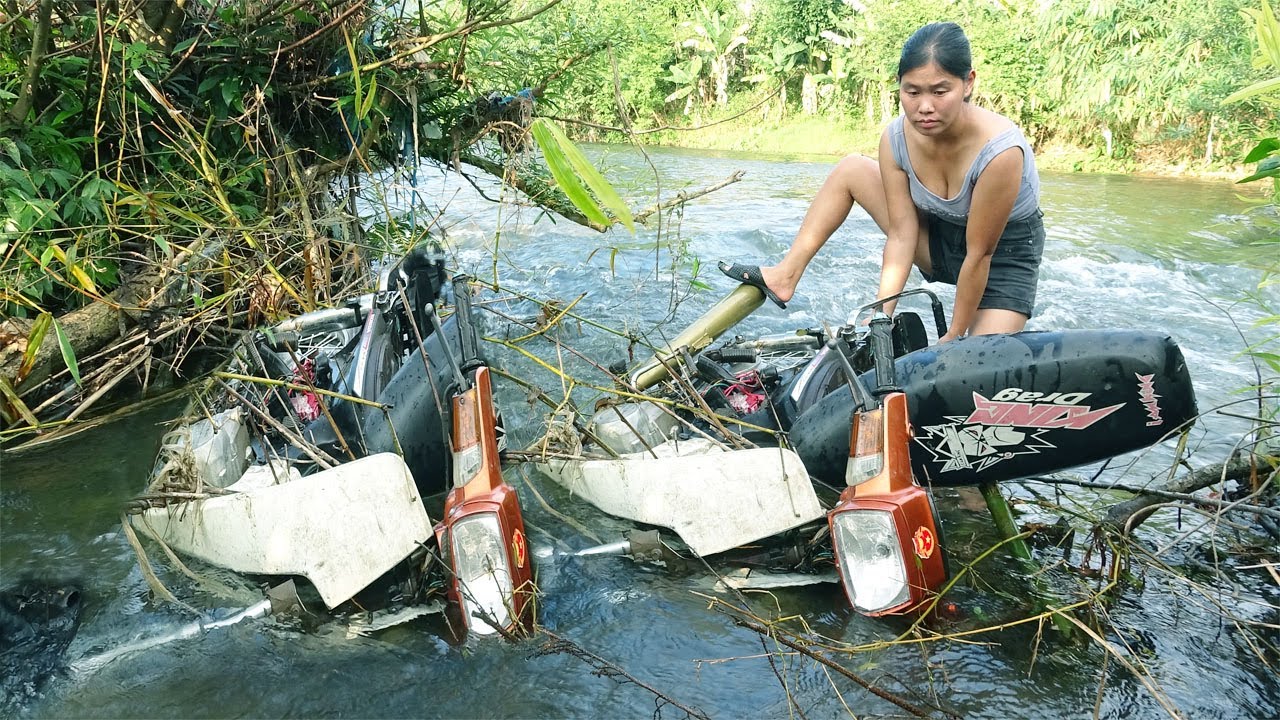 Female Mechanic: Effort Comprehensive Repair and Maintenance Of a Motorbike Swept Away By Flood