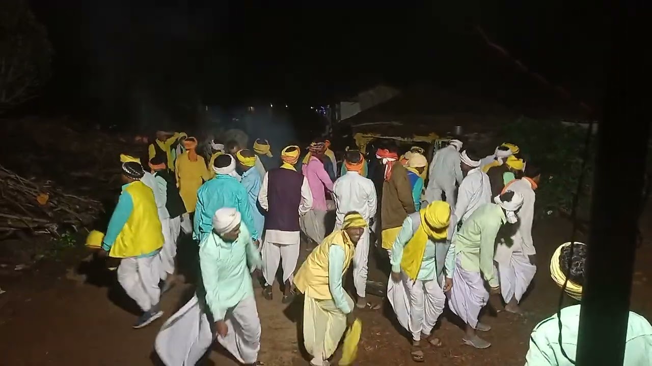 आदिवासी संस्कृति दीपावली का महोल ग्राम बैरागढ़ पलासपानी( भीमपुर) 2025-26