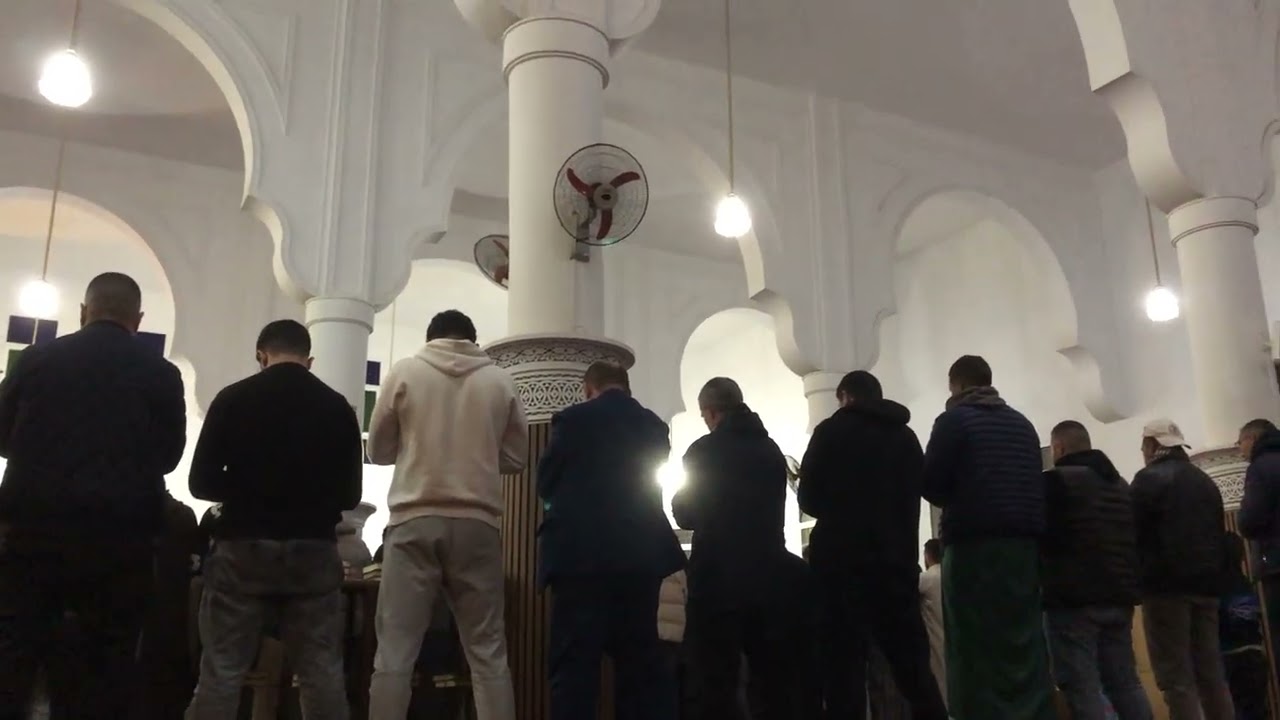 مباشرة من سلوان : تلاوة خاشعة بصلاة التراويح بمسجد نواحي المدينة..تقبل الله صالح أعمالكم