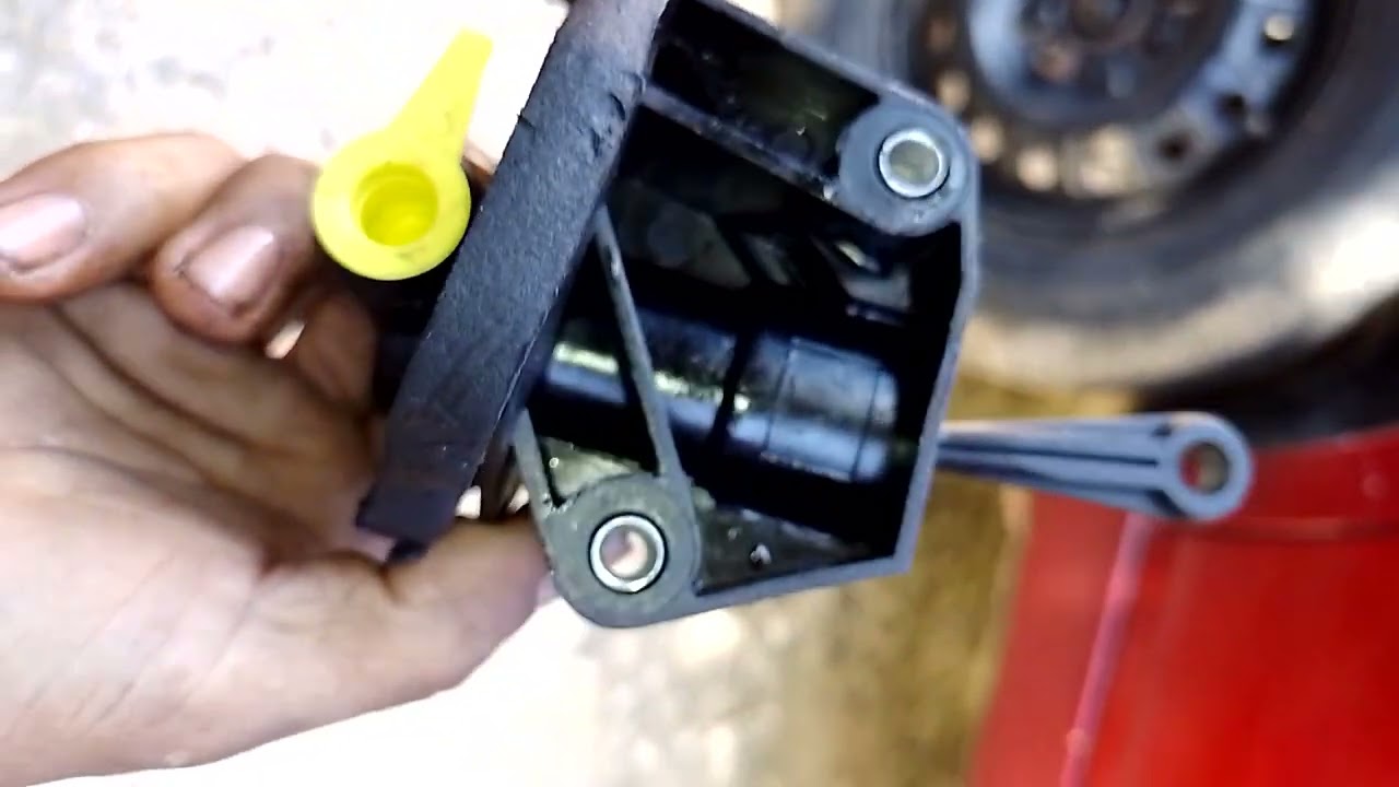 trocando o atuador de pedal de embreagem Ford fiesta 98