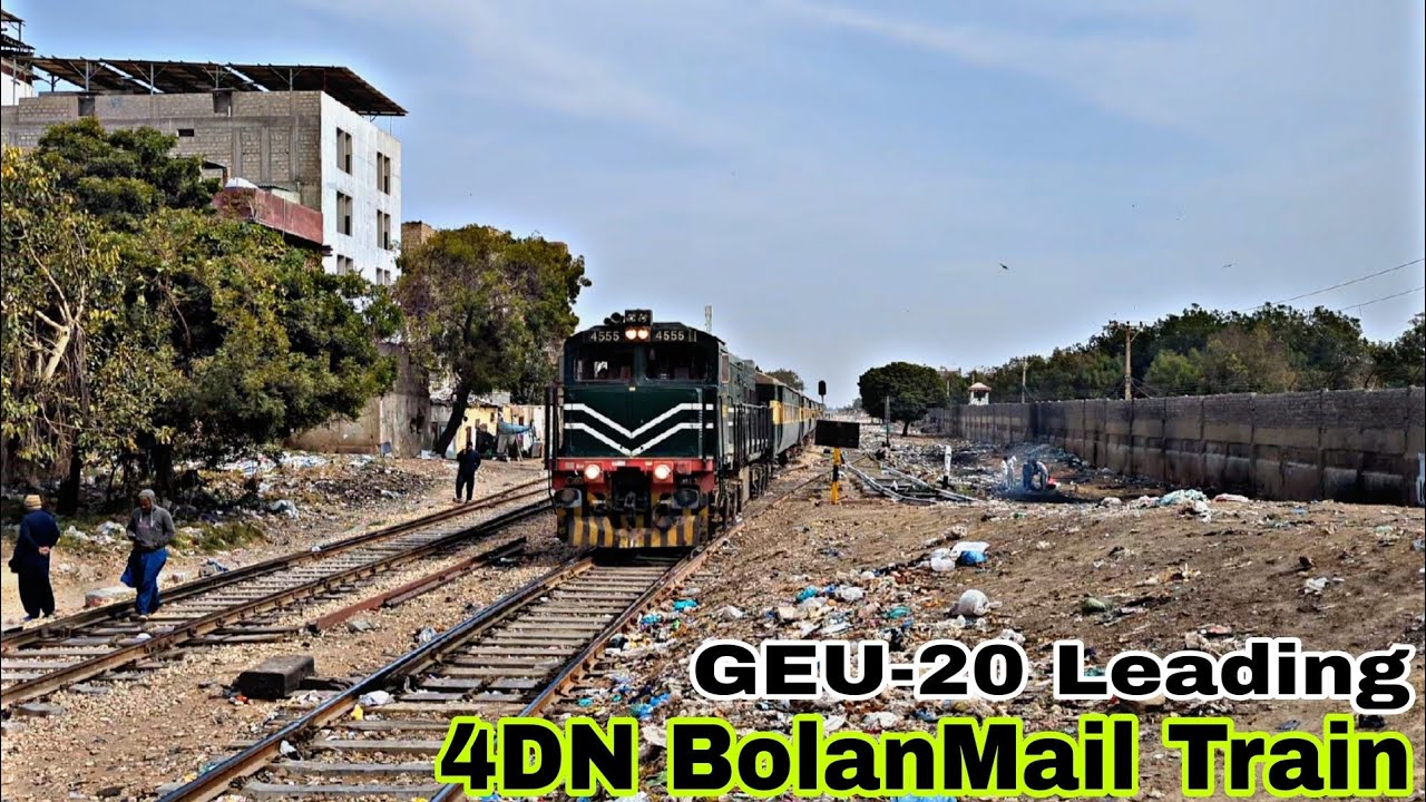 GEU-20 Leading 4DN Bolan Mail Train Passing From Baloch Pull(Quetta To KarachiCity)💝💝